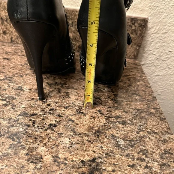 Studded Black Leather Boots

***No BOX***
one scuff mark noted by back heel - Picture 5 of 7